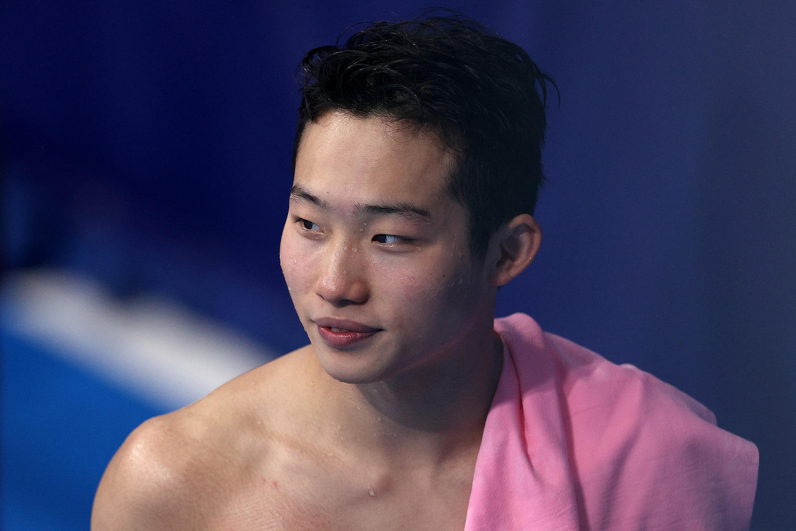 襄阳籍17岁跳水运动员王宗源(00后小将王宗源：首次世界赛强势夺冠，成就全运跳板双冠王)