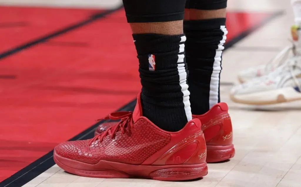 哪些篮球明星有球鞋(NBA球员上脚：詹姆斯的全明星战靴，维金斯签名鞋实物曝光)