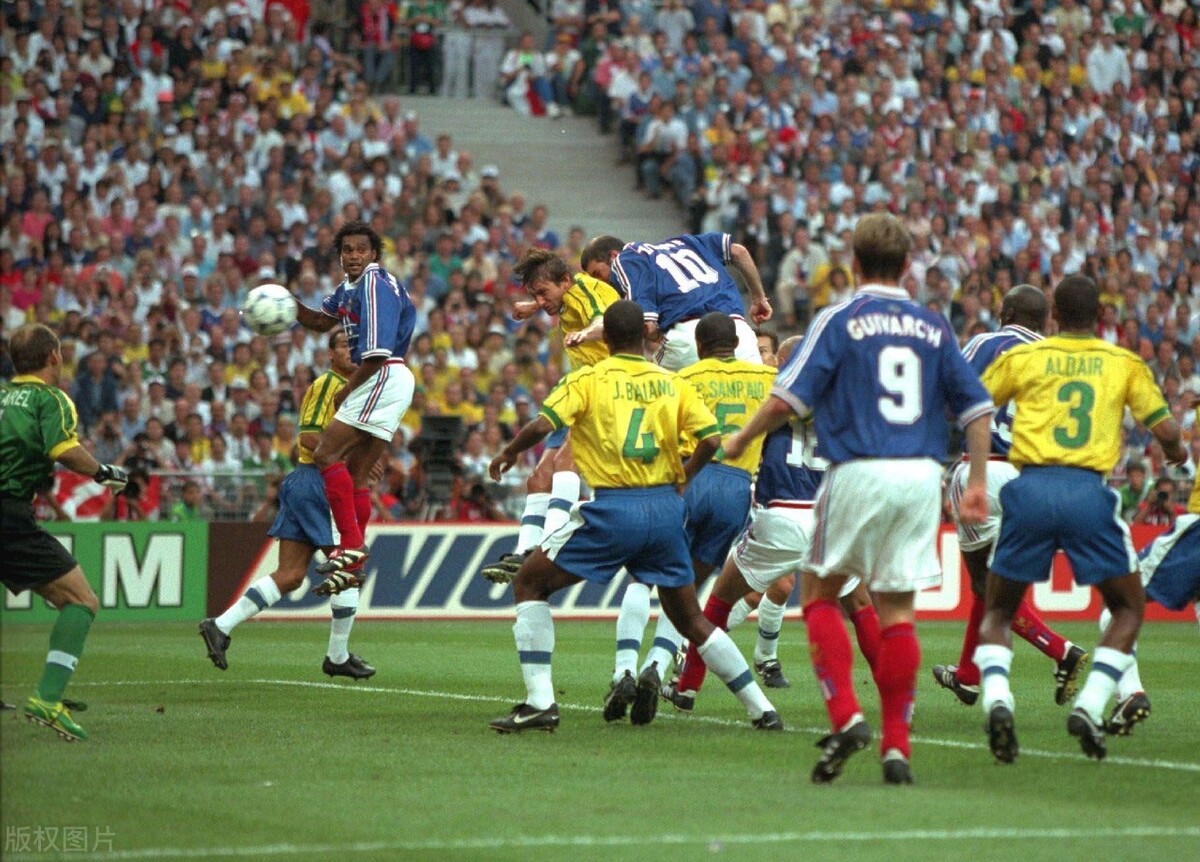 世界杯为什么那么多人看(为什么1998法国足球世界杯被誉为最经典的一届？)