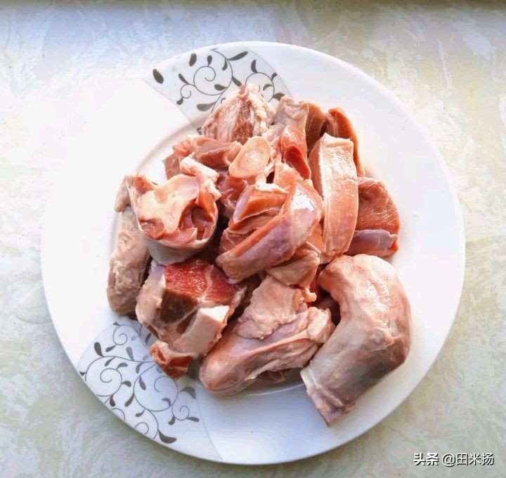 清水羊肉(做羊肉不要放那么多的调料，做一道清水羊肉，让你好吃到爆)