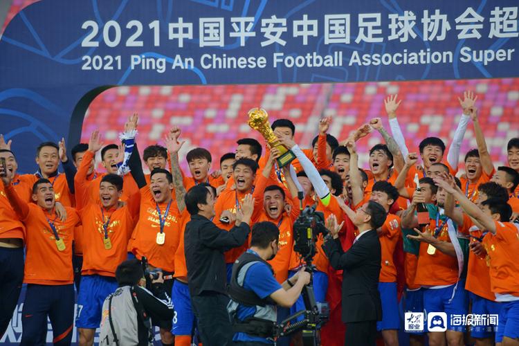 2021中国足球比赛记录(胖马识球丨双冠王中王、双料第一人……2021赛季泰山成绩单出炉)