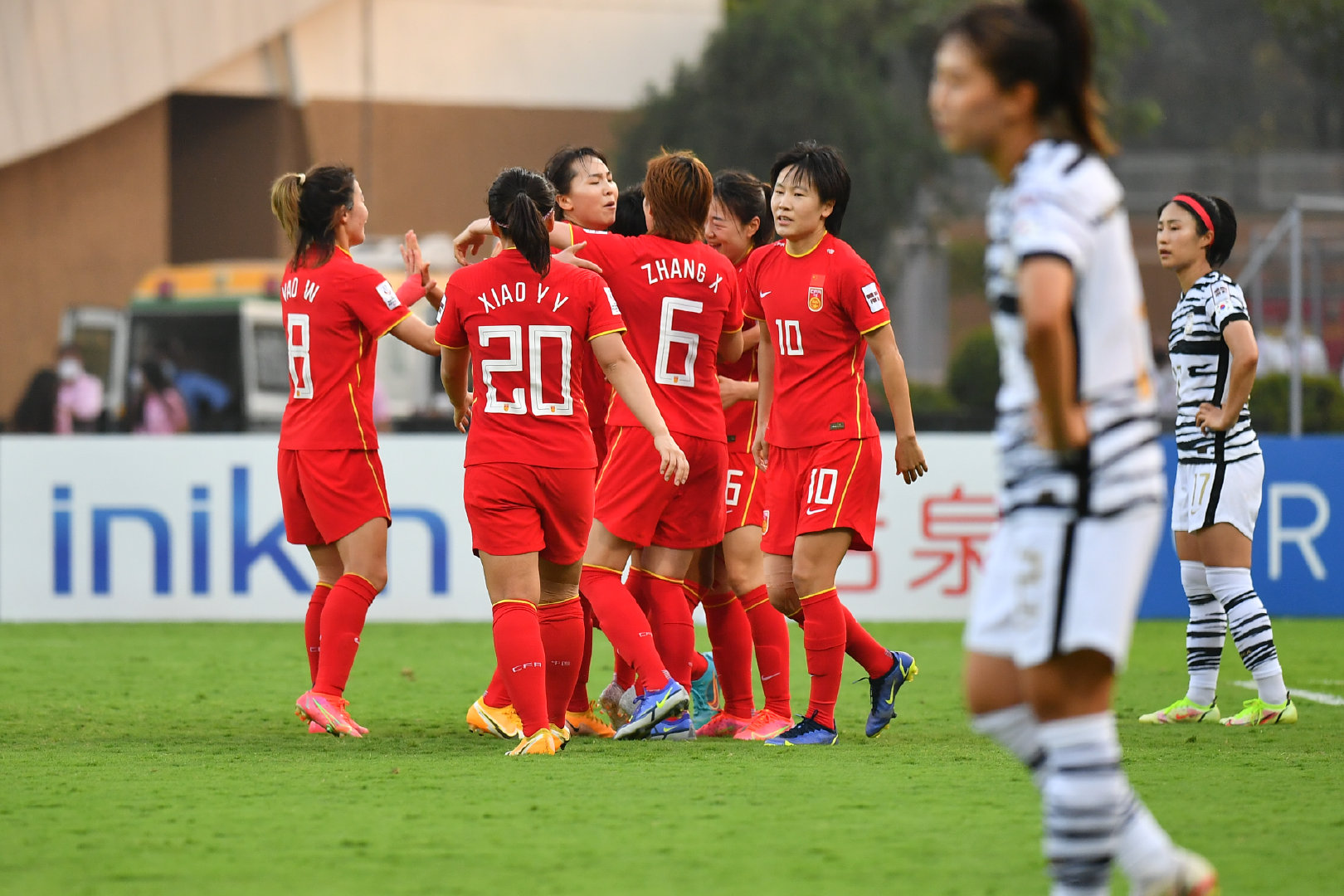 女足夺得亚洲杯冠军(中国女足3:2逆转韩国女足 时隔十六年重夺亚洲杯冠军)