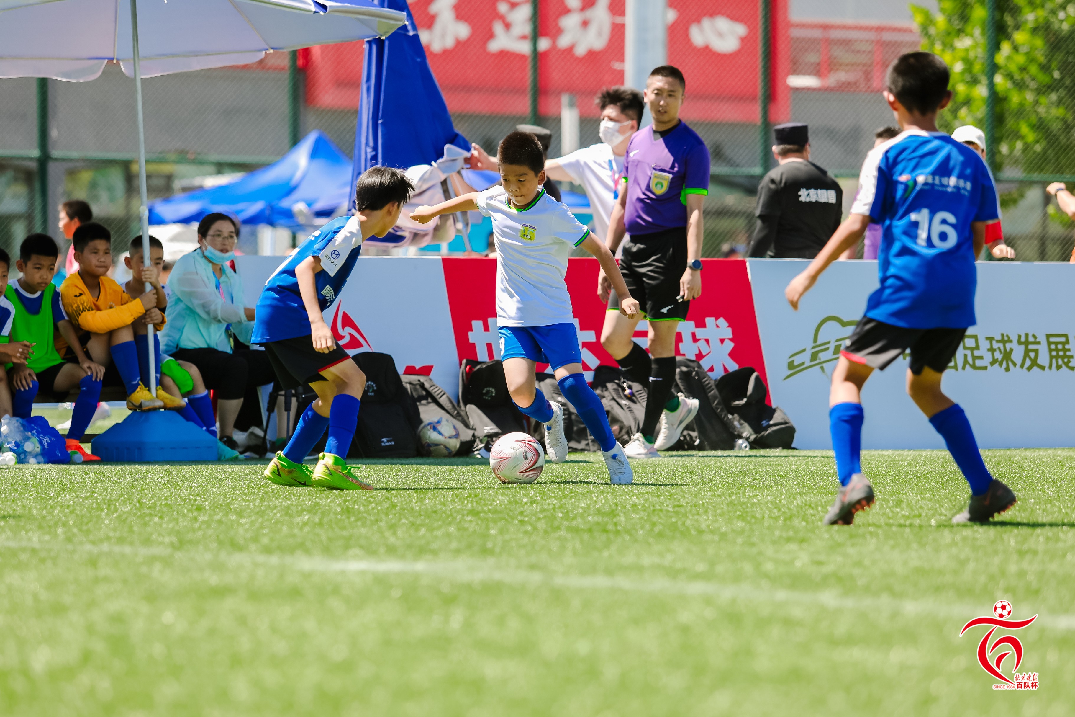 足球赛(2022年第39届北京晚报百队杯足球赛开启报名，共设15个组别)