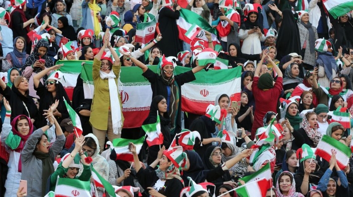 世界杯俄罗斯与西班牙直播(时隔43年，伊朗允许女球迷入场观看本国联赛)